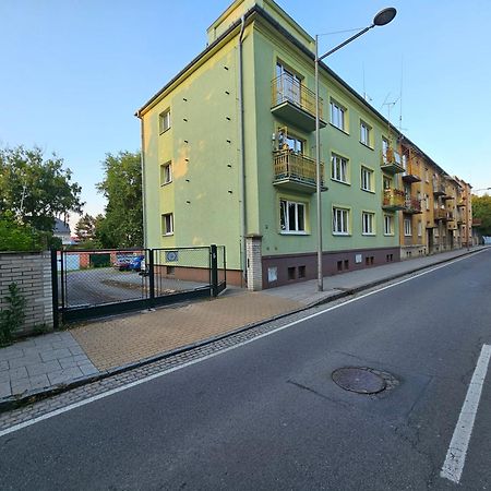 Apartman Opava S Parkovanim エクステリア 写真