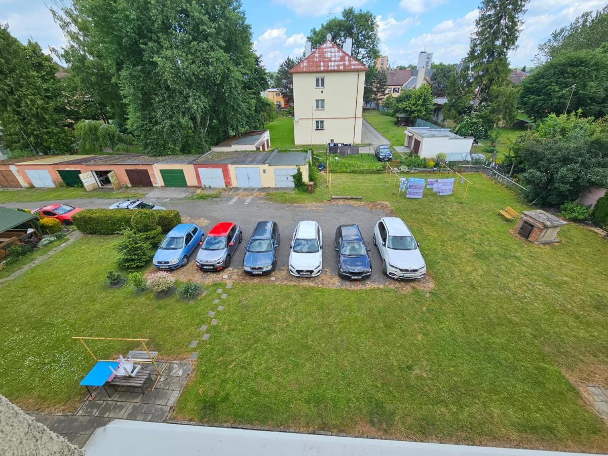 Apartman Opava S Parkovanim エクステリア 写真