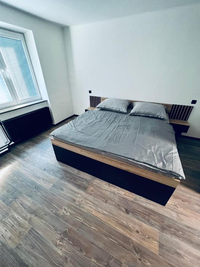 Apartman Opava S Parkovanim エクステリア 写真