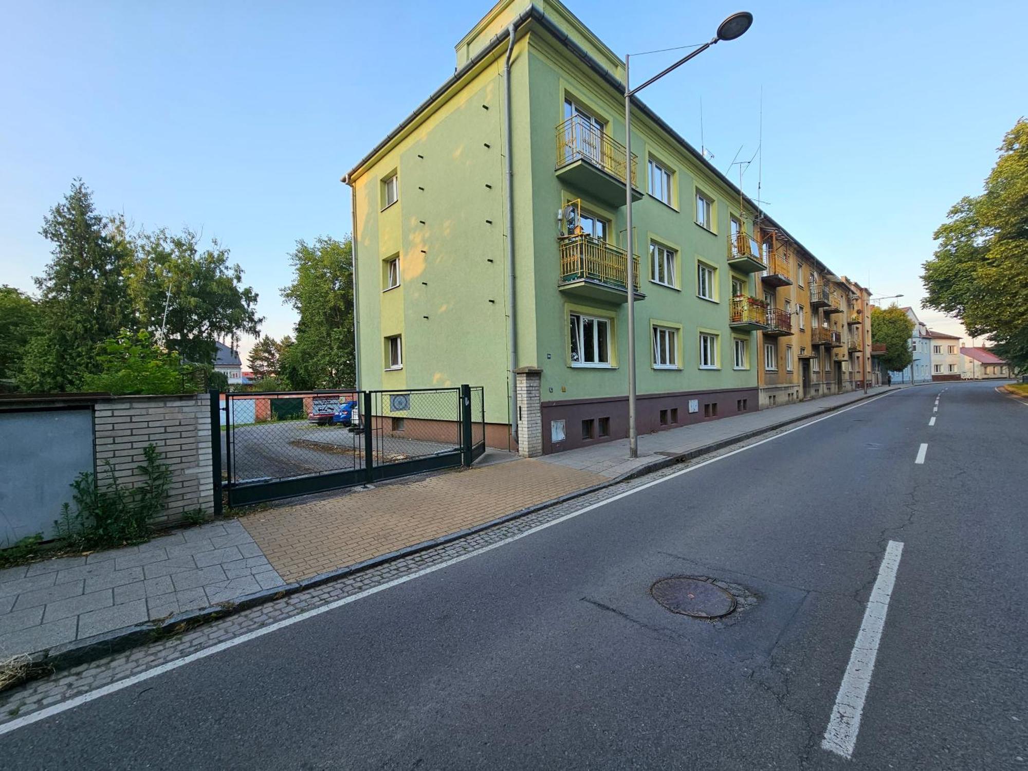 Apartman Opava S Parkovanim エクステリア 写真